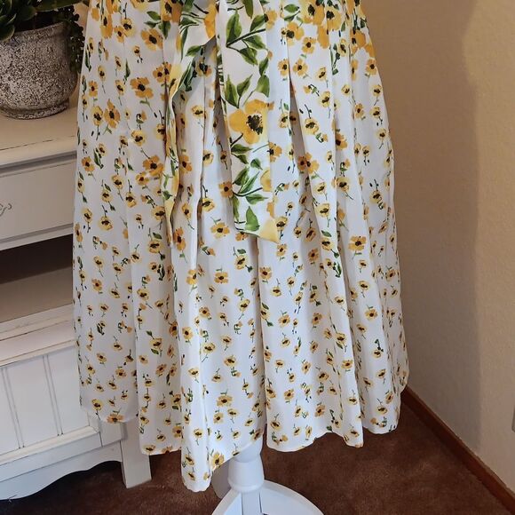 Shelby & Palmer Sunny Floral Dresz - Picture 4 of 16